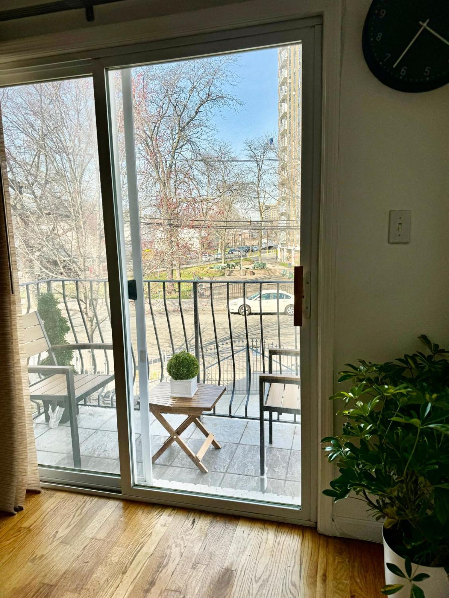 Stylish Evergreen Apartment By Newark Airport Екстериор снимка