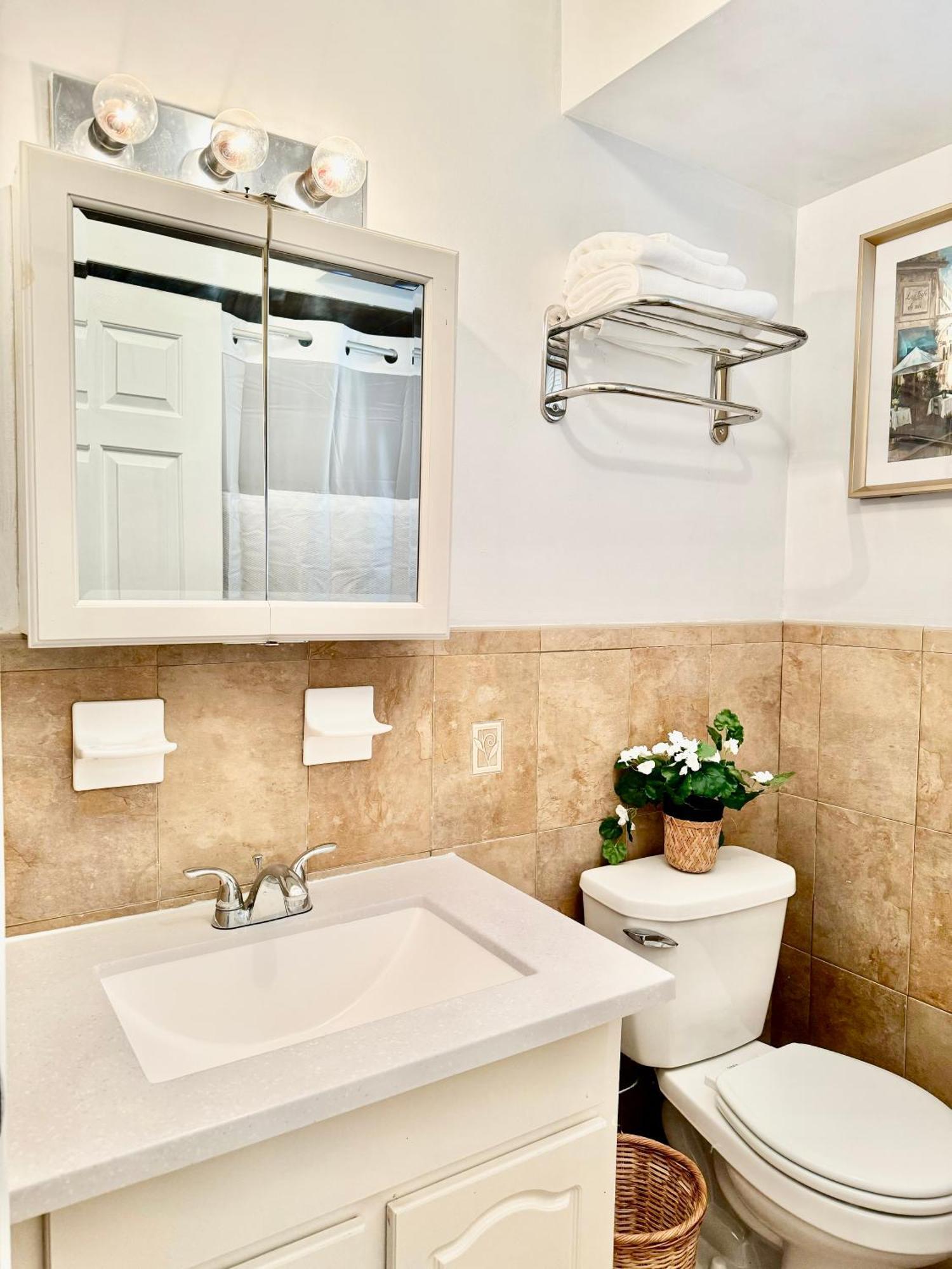 Stylish Evergreen Apartment By Newark Airport Екстериор снимка